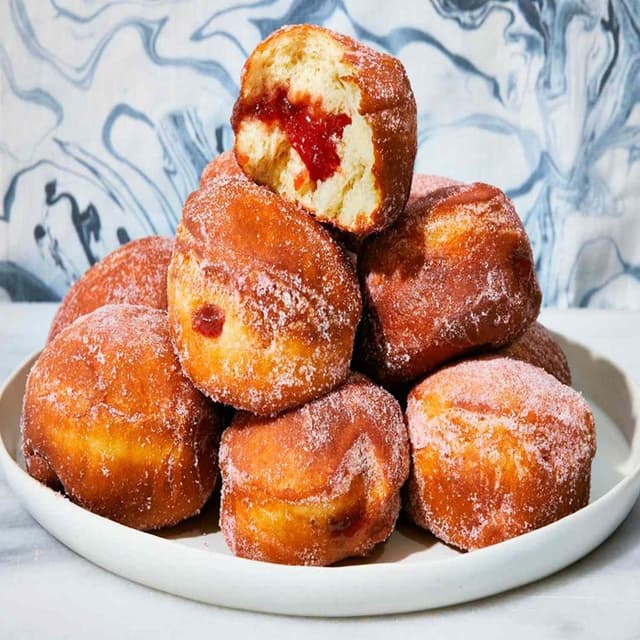 Polish doughnuts (Pączki)